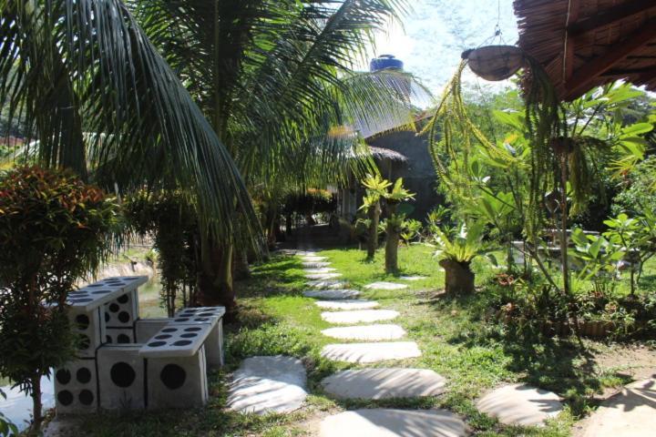 Eco Trekking Lodge, Bar & Jungle Tour'S Bukit Lawang Bagian luar foto